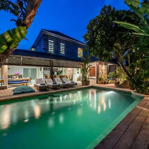 Villa Alchemy Private 4 Bedroom Eat Street 10 Steps To Revolver Cafe, Seminyak (Bali)